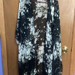 Kimono Black & White fringed Floral